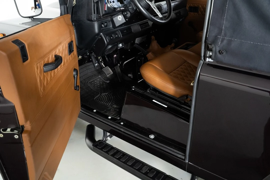 2015 Land Rover Defender 90 - Image 18 of 31