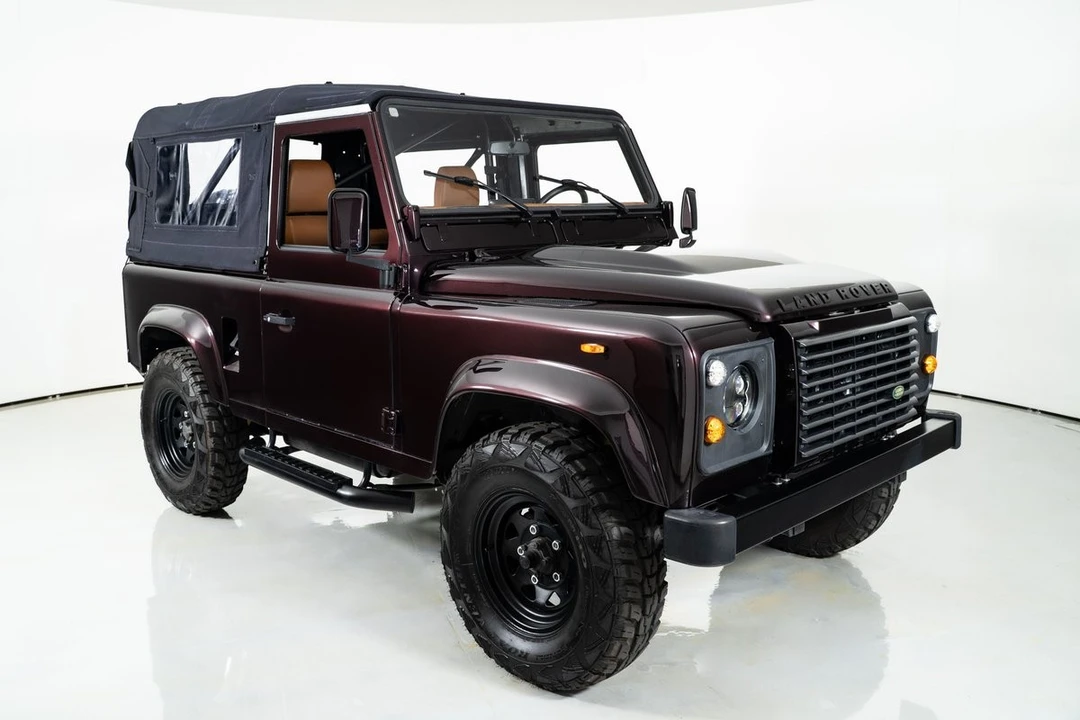 2015 Land Rover Defender 90 - Image 17 of 31