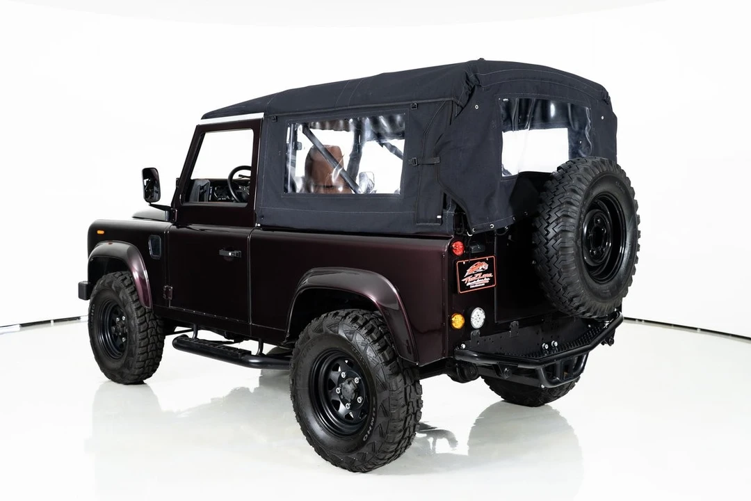 2015 Land Rover Defender 90 - Image 9 of 31