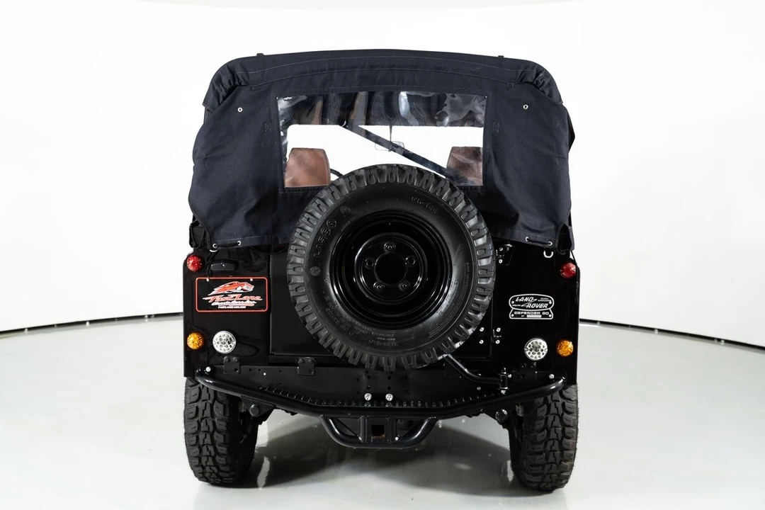 2015 Land Rover Defender 90 - Image 11 of 31