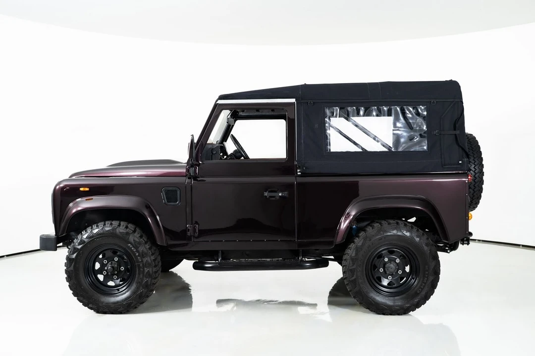 2015 Land Rover Defender 90 - Image 6 of 31