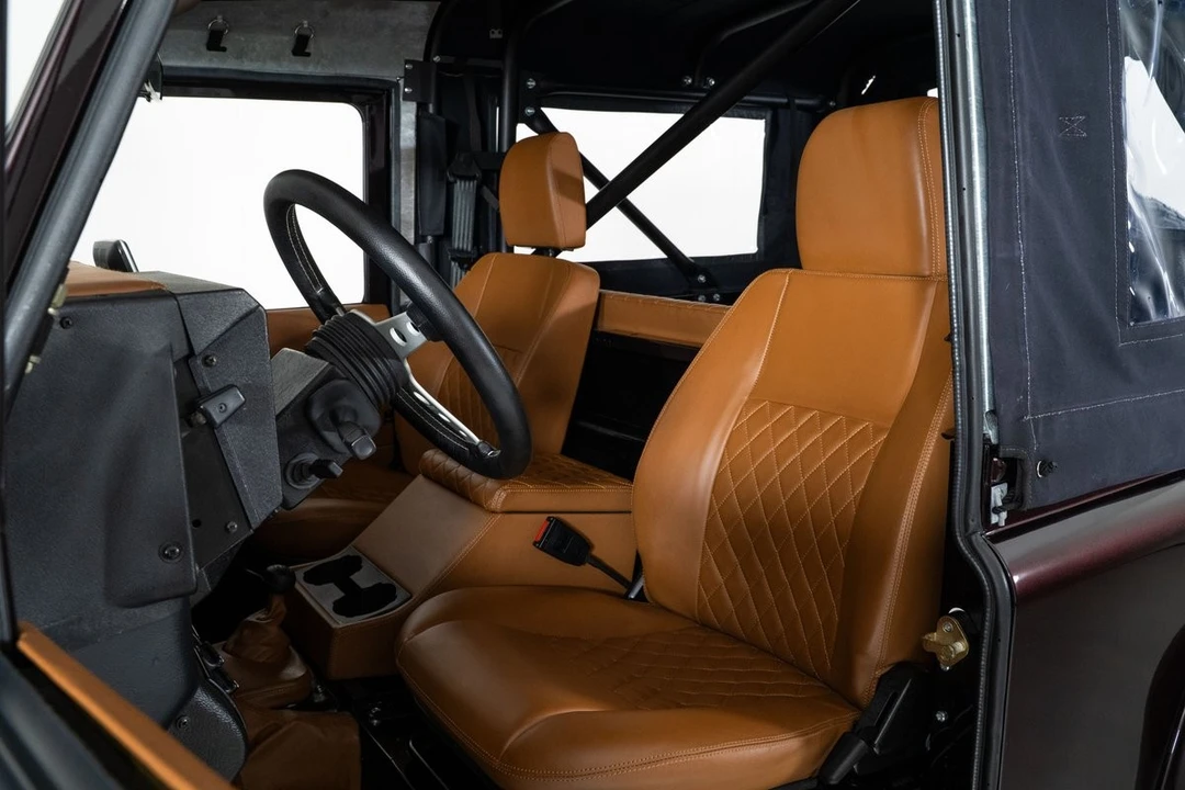 2015 Land Rover Defender 90 - Image 21 of 31