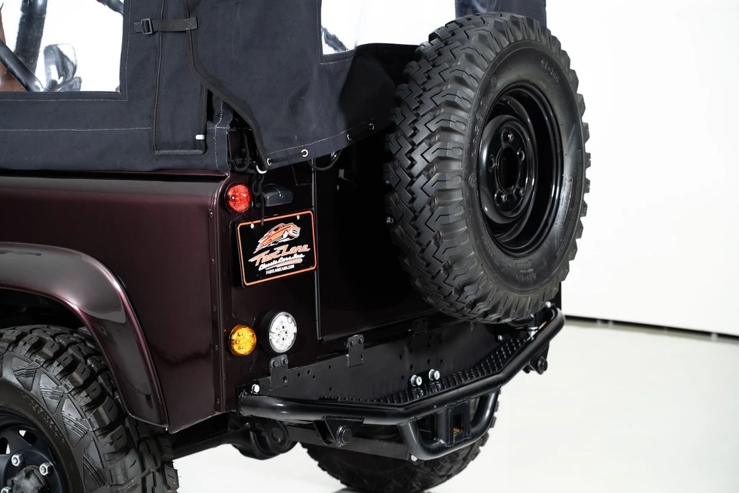 2015 Land Rover Defender 90 - Image 10 of 31