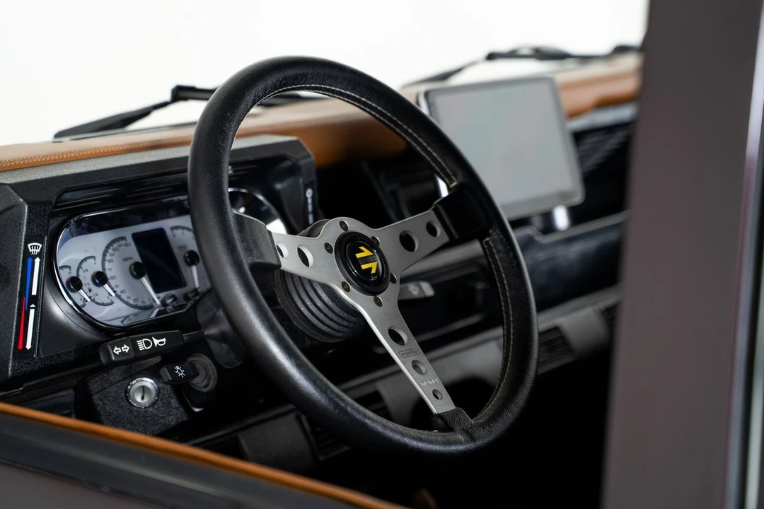 2015 Land Rover Defender 90 - Image 23 of 31