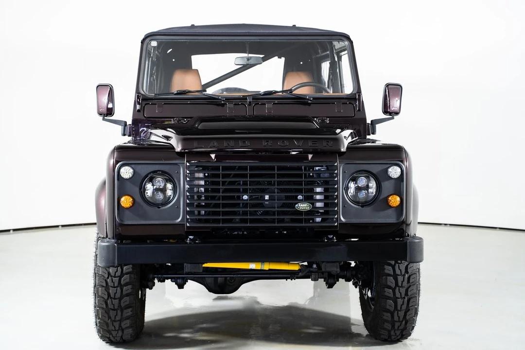 2015 Land Rover Defender 90 - Image 4 of 31