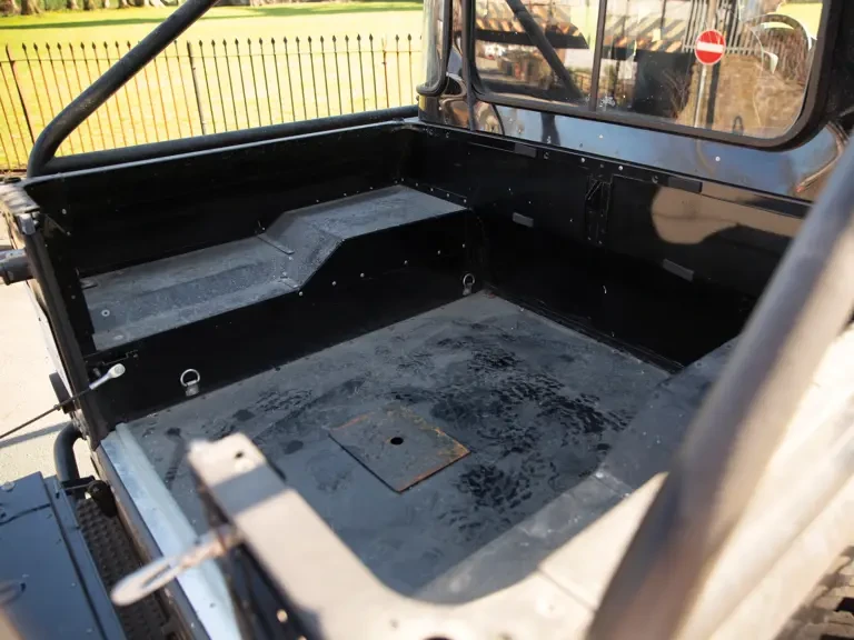 2015 Land Rover Defender 110 - Image 16 of 27