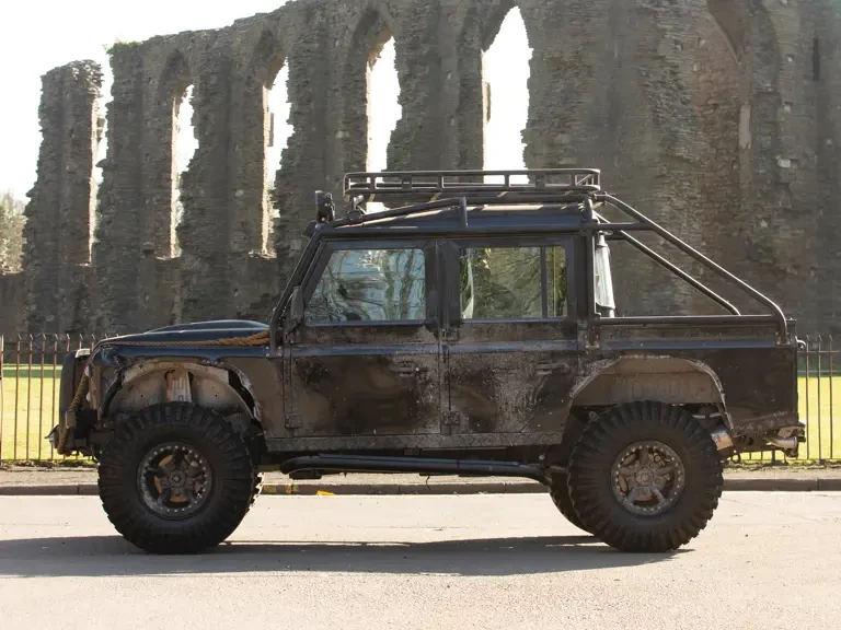 2015 Land Rover Defender 110 - Image 6 of 27