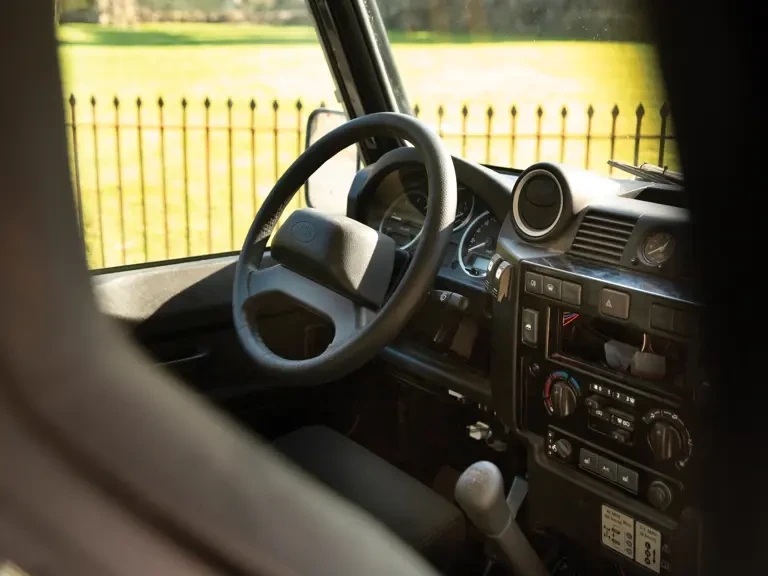 2015 Land Rover Defender 110 - Image 11 of 27