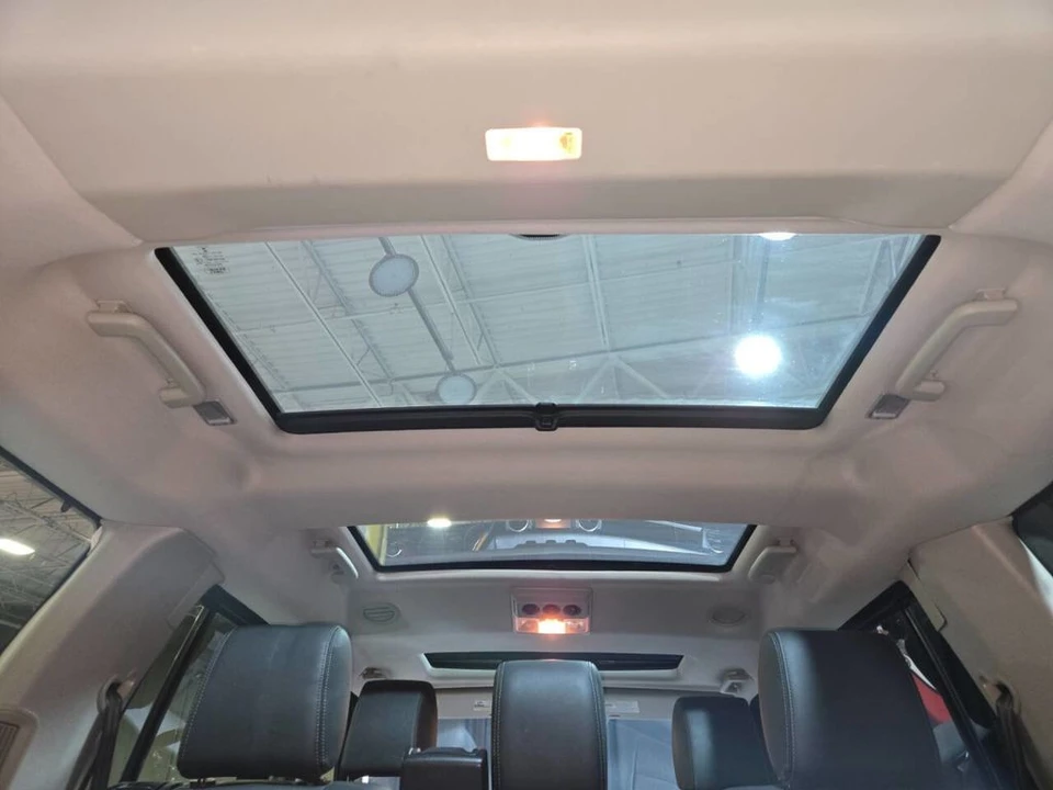 2015 Land Rover Discovery 4th Gen - Image 9 of 12