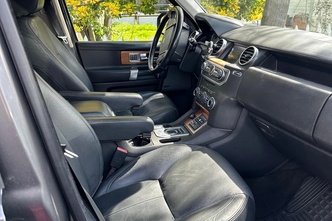 2015 Land Rover Discovery 4th Gen - Image 28 of 31