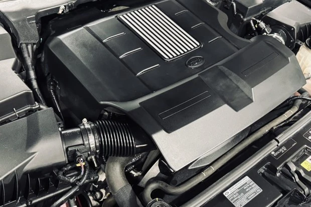 2015 Land Rover Discovery 4th Gen - Image 6 of 8