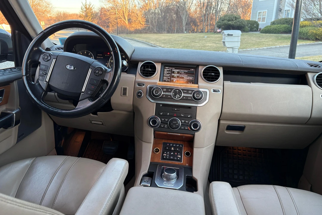 2015 Land Rover Discovery 4th Gen - Image 28 of 31