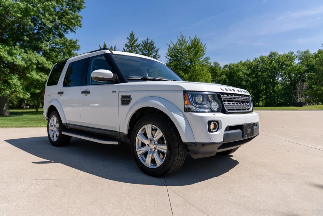 2015 Land Rover Discovery 4th Gen - Image 2 of 31