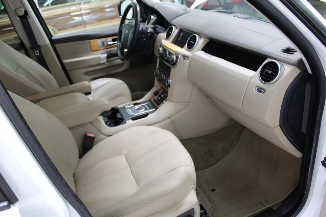 2015 Land Rover Discovery 4th Gen - Image 8 of 21