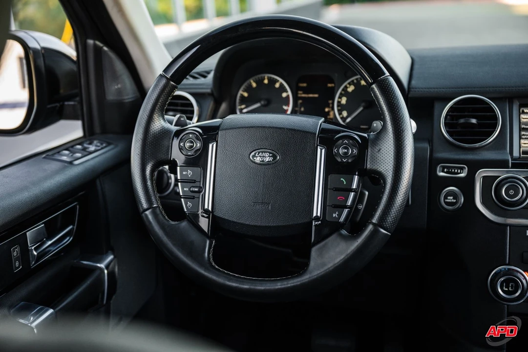 2015 Land Rover Discovery 4th Gen - Image 8 of 12