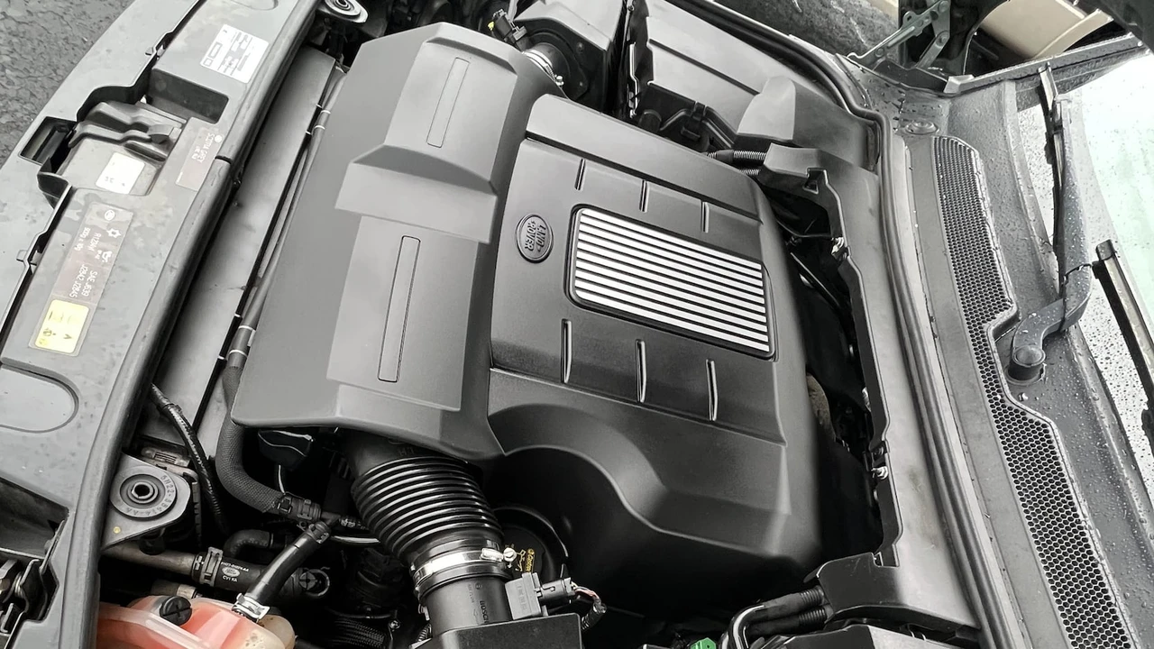 2015 Land Rover Discovery 4th Gen - Image 10 of 27