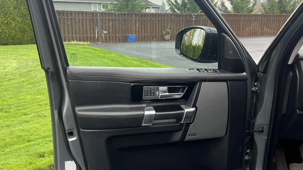 2015 Land Rover Discovery 4th Gen - Image 13 of 27