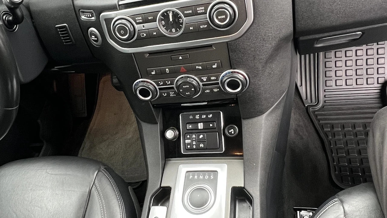 2015 Land Rover Discovery 4th Gen - Image 15 of 27