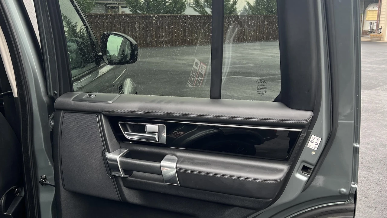 2015 Land Rover Discovery 4th Gen - Image 19 of 27