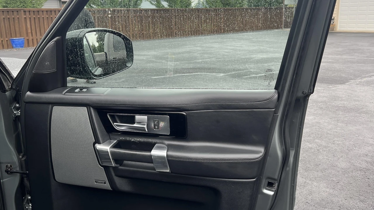 2015 Land Rover Discovery 4th Gen - Image 20 of 27