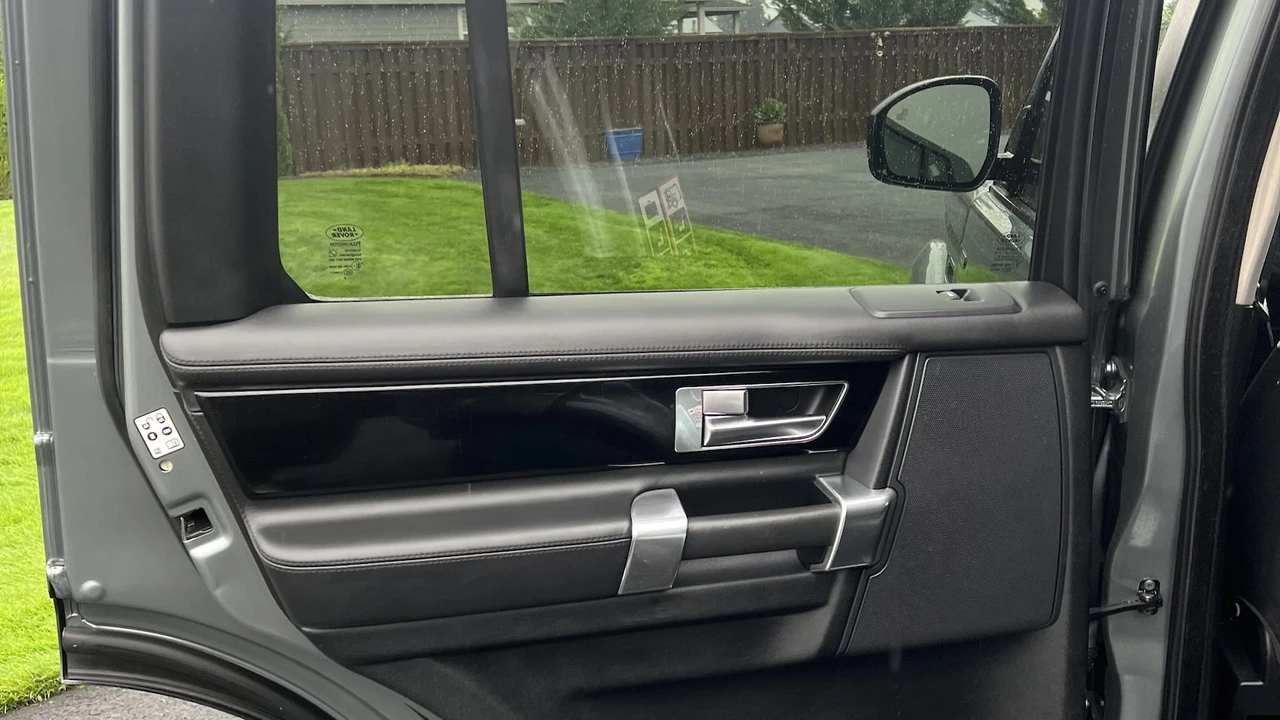 2015 Land Rover Discovery 4th Gen - Image 25 of 27