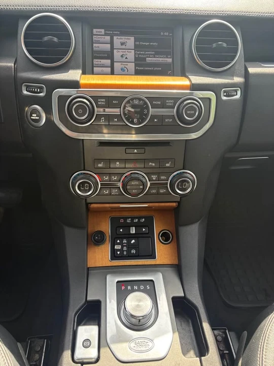 2015 Land Rover Discovery 4th Gen - Image 17 of 18