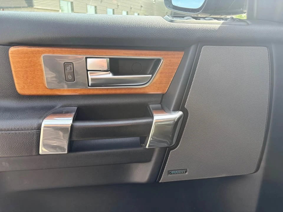 2015 Land Rover Discovery 4th Gen - Image 15 of 18