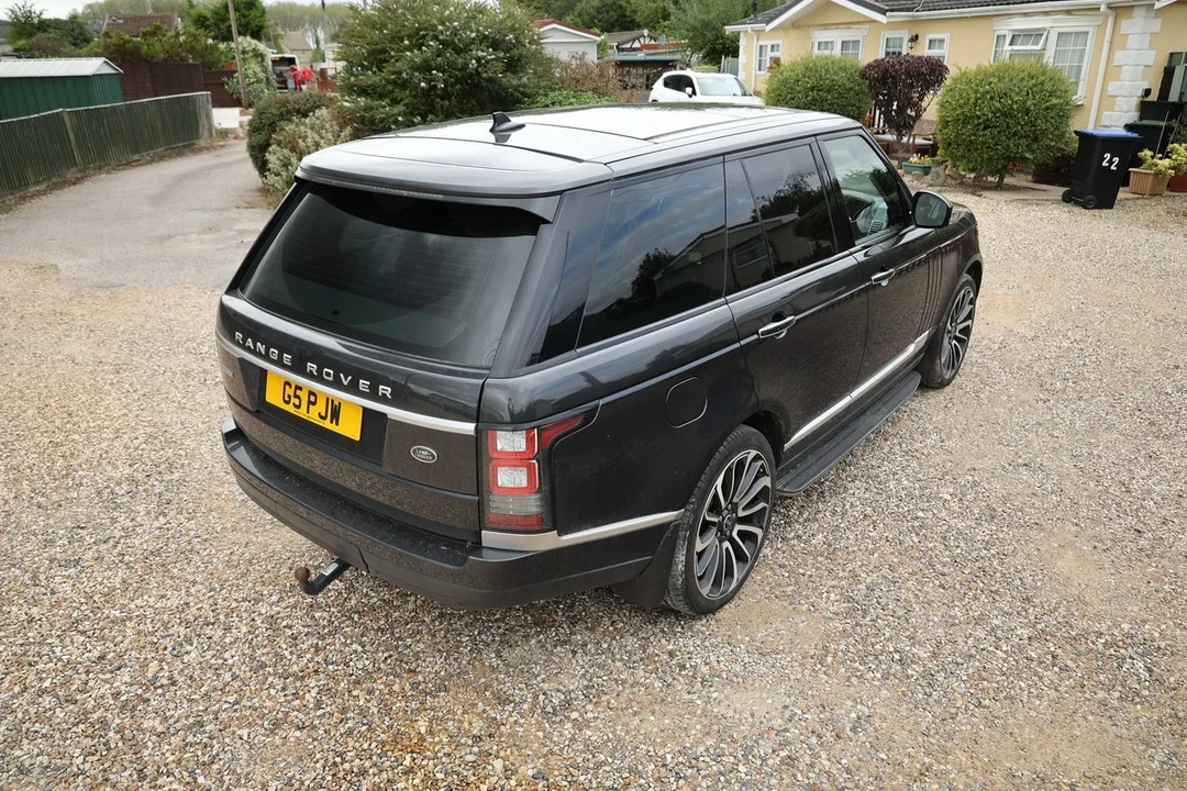 2015 Land Rover Range Rover L405 - Image 11 of 30