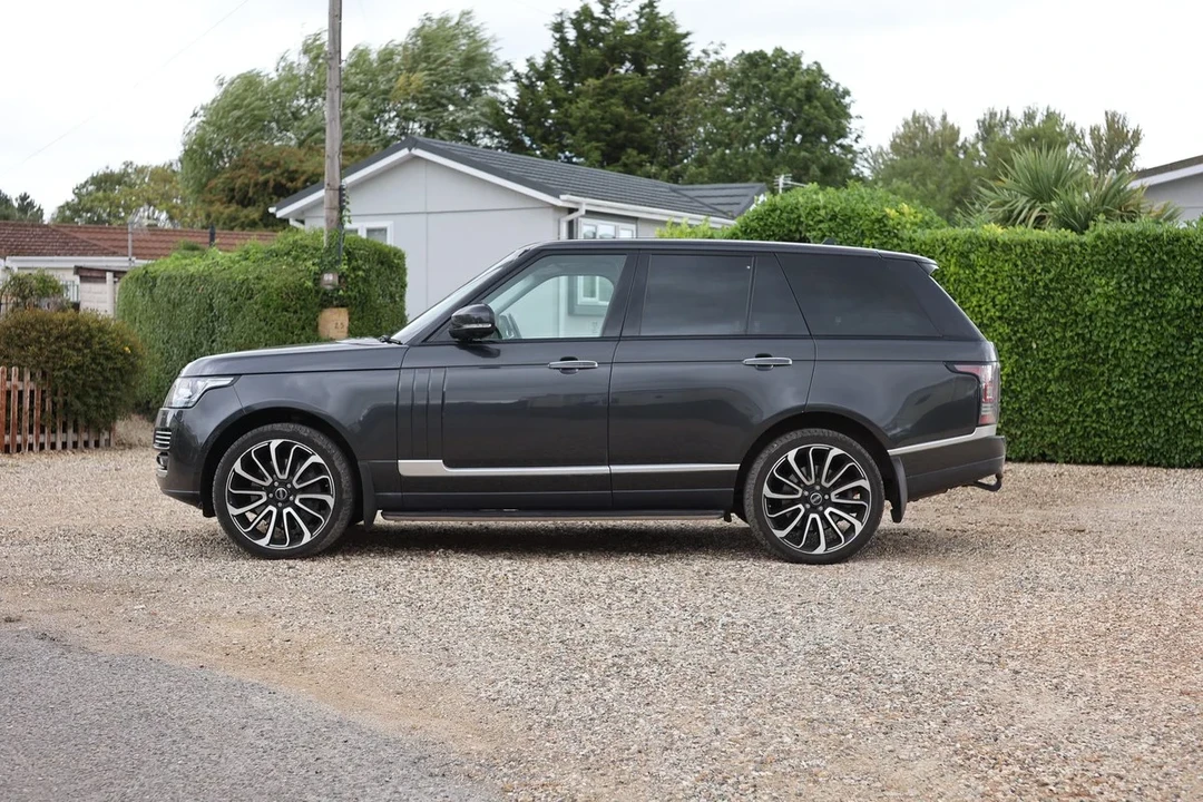 2015 Land Rover Range Rover L405 - Image 18 of 30