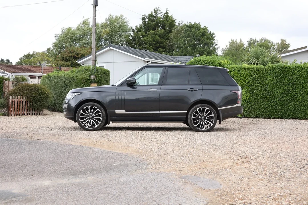 2015 Land Rover Range Rover L405 - Image 19 of 30