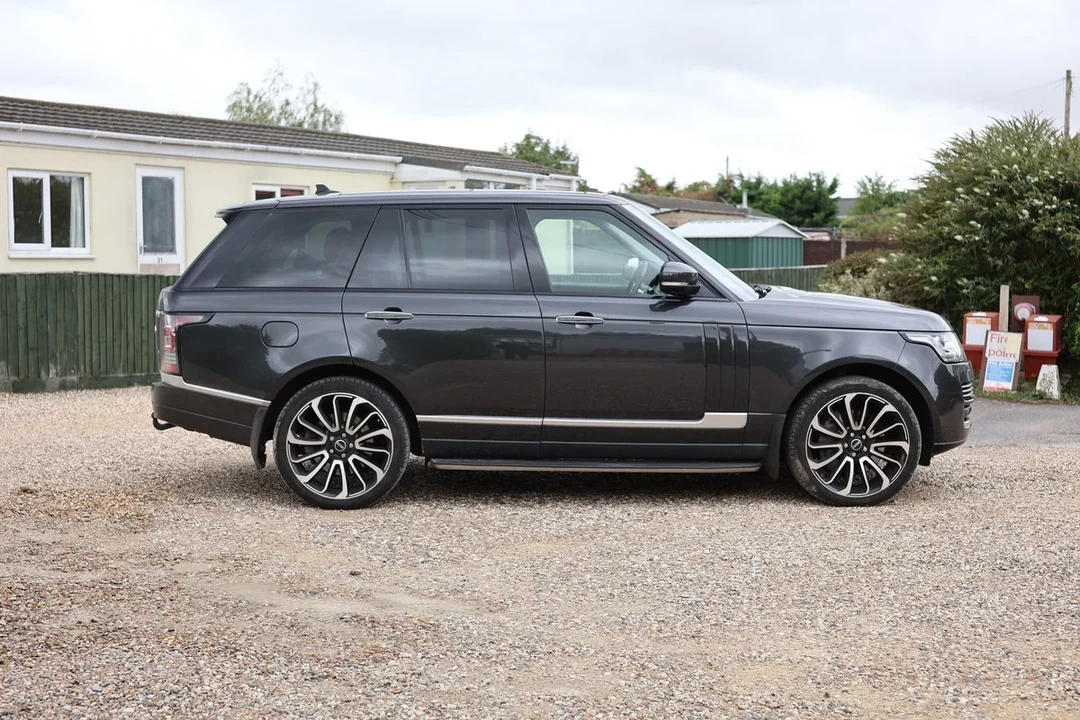 2015 Land Rover Range Rover L405 - Image 8 of 30