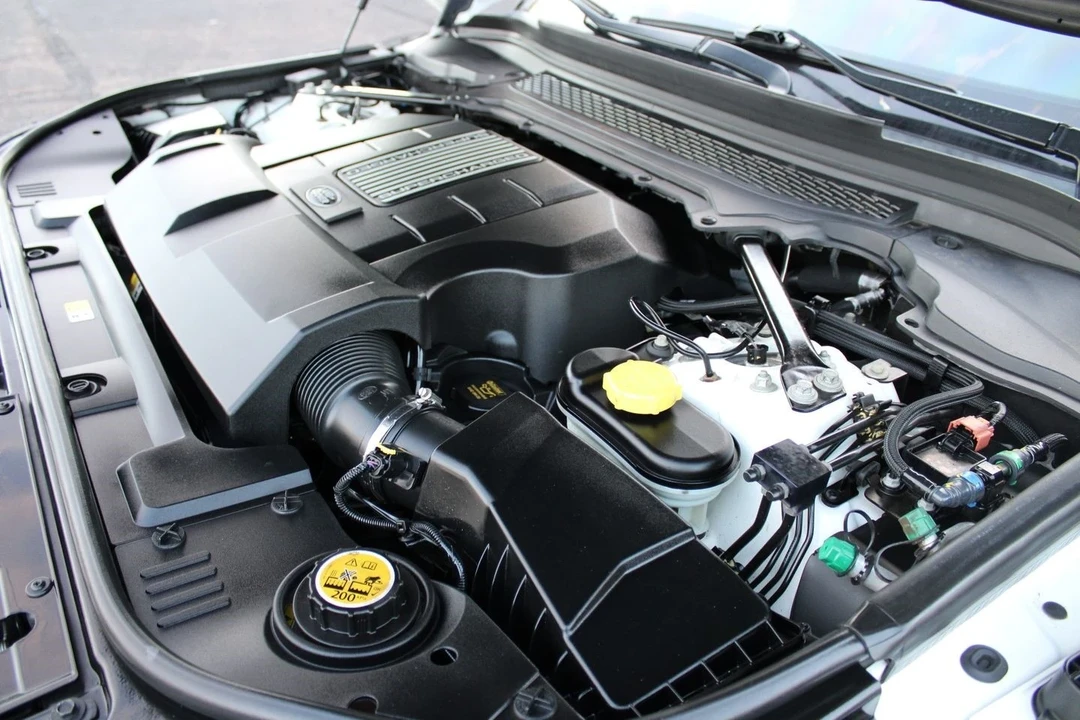 2015 Land Rover Range Rover L405 - Image 14 of 21