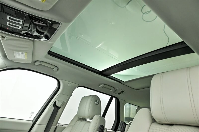 2015 Land Rover Range Rover L405 - Image 18 of 31
