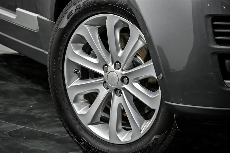 2015 Land Rover Range Rover L405 - Image 3 of 31