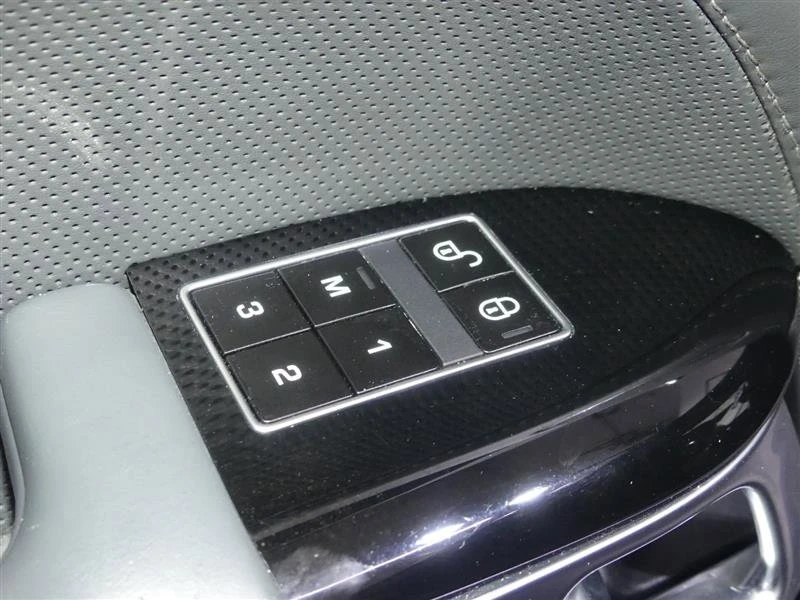 2015 Land Rover Range Rover L405 - Image 13 of 20