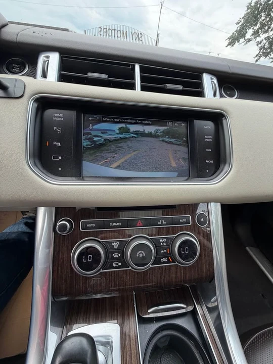 2015 Land Rover Range Rover L405 - Image 13 of 19
