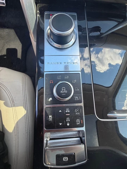 2015 Land Rover Range Rover L405 - Image 12 of 17