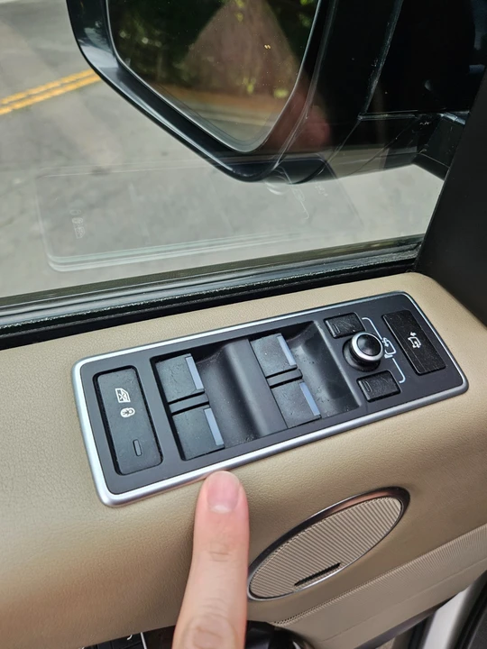 2015 Land Rover Range Rover L405 - Image 18 of 31