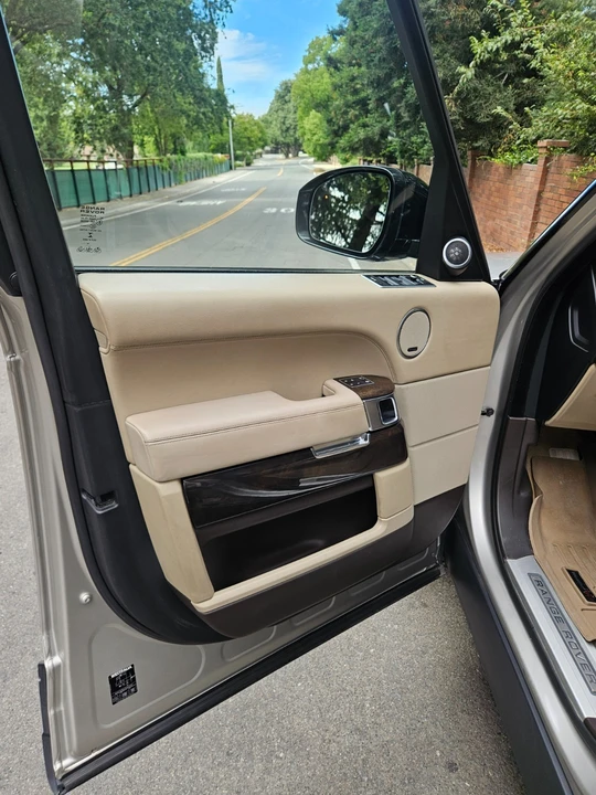 2015 Land Rover Range Rover L405 - Image 14 of 31