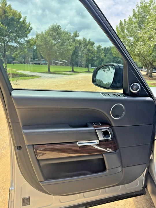 2015 Land Rover Range Rover L405 - Image 8 of 31