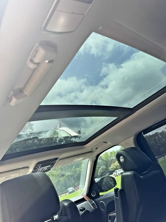 2015 Land Rover Range Rover L405 - Image 10 of 31