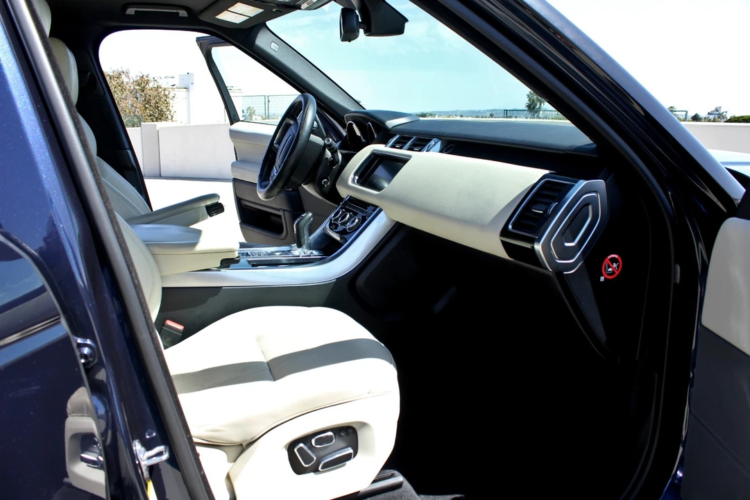 2015 Land Rover Range Rover Sport L494 - Image 4 of 29