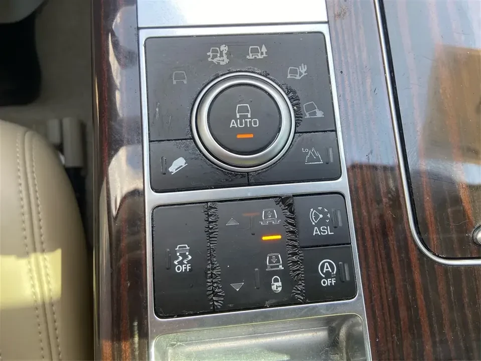 2015 Land Rover Range Rover L405 - Image 17 of 20
