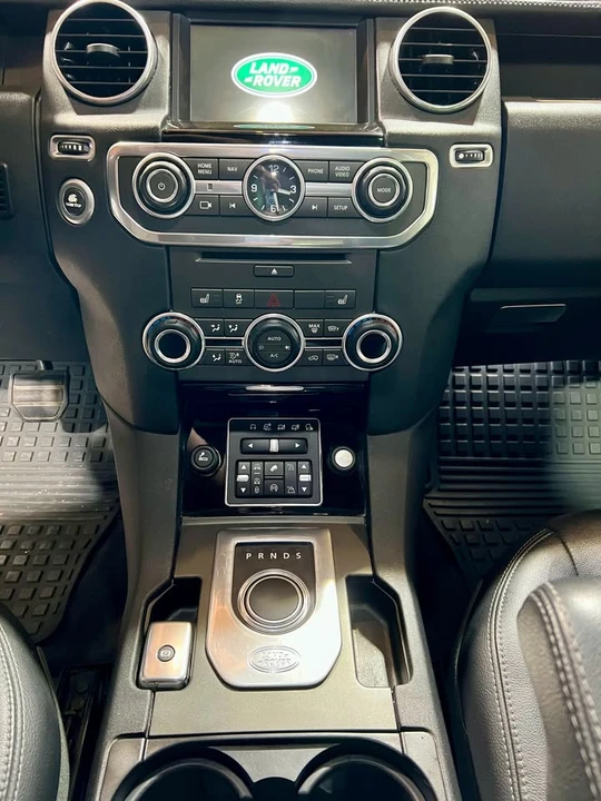 2015 Land Rover Discovery 4th Gen - Image 14 of 15