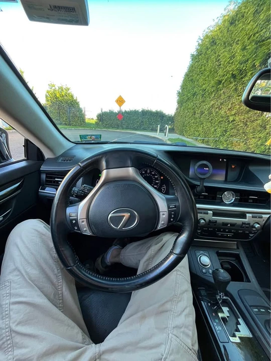 2015 Lexus ES 6th Gen - Image 7 of 12