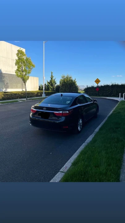 2015 Lexus ES 6th Gen - Image 2 of 12