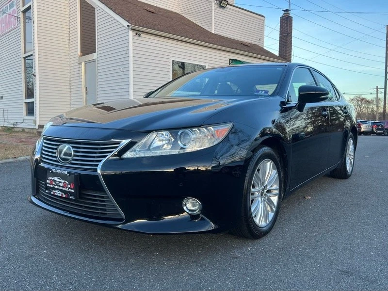 2015 Lexus ES 6th Gen - Image 2 of 20