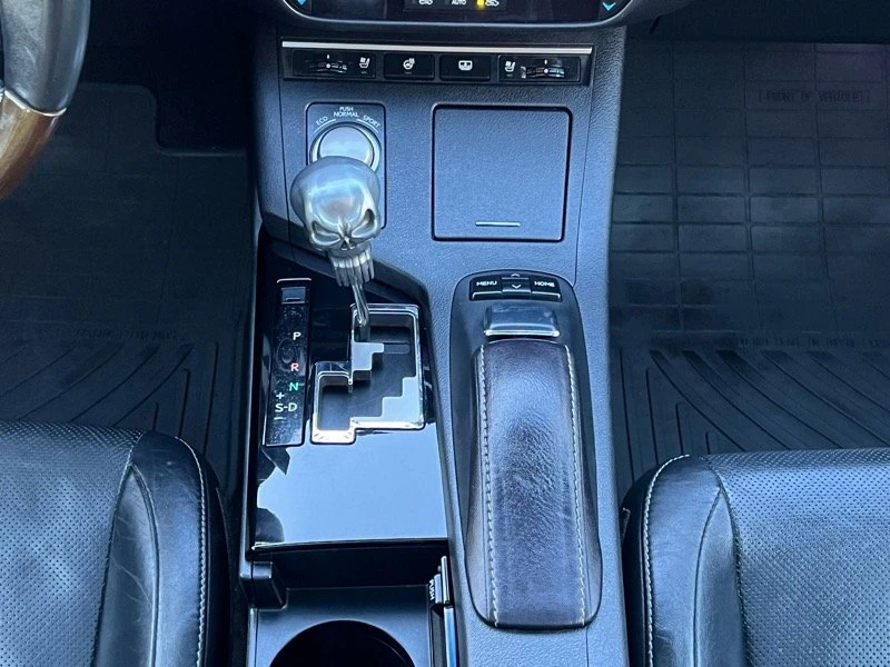 2015 Lexus ES 6th Gen - Image 16 of 20