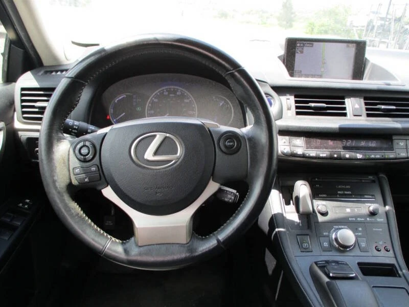 2015 Lexus CT - Image 13 of 20