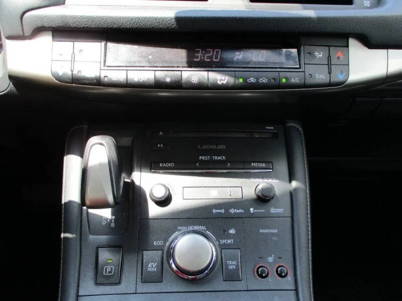 2015 Lexus CT - Image 16 of 20